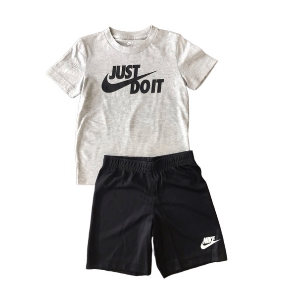 NIKE BOYS SHORTS OUTFIT SIZE 4 (3-4 Years old) - Picture 2 of 3